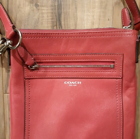 Coach Hot Pink Leather Crossbody Bag. - Picture 3 of 8